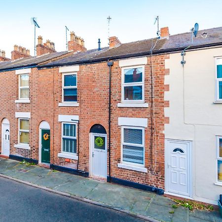 New! Spacious 2-Bed Home In Chester City-Centre By 53 Degrees Property, Ideal For Couples & Small Groups, Great Location - Sleeps 5 מראה חיצוני תמונה