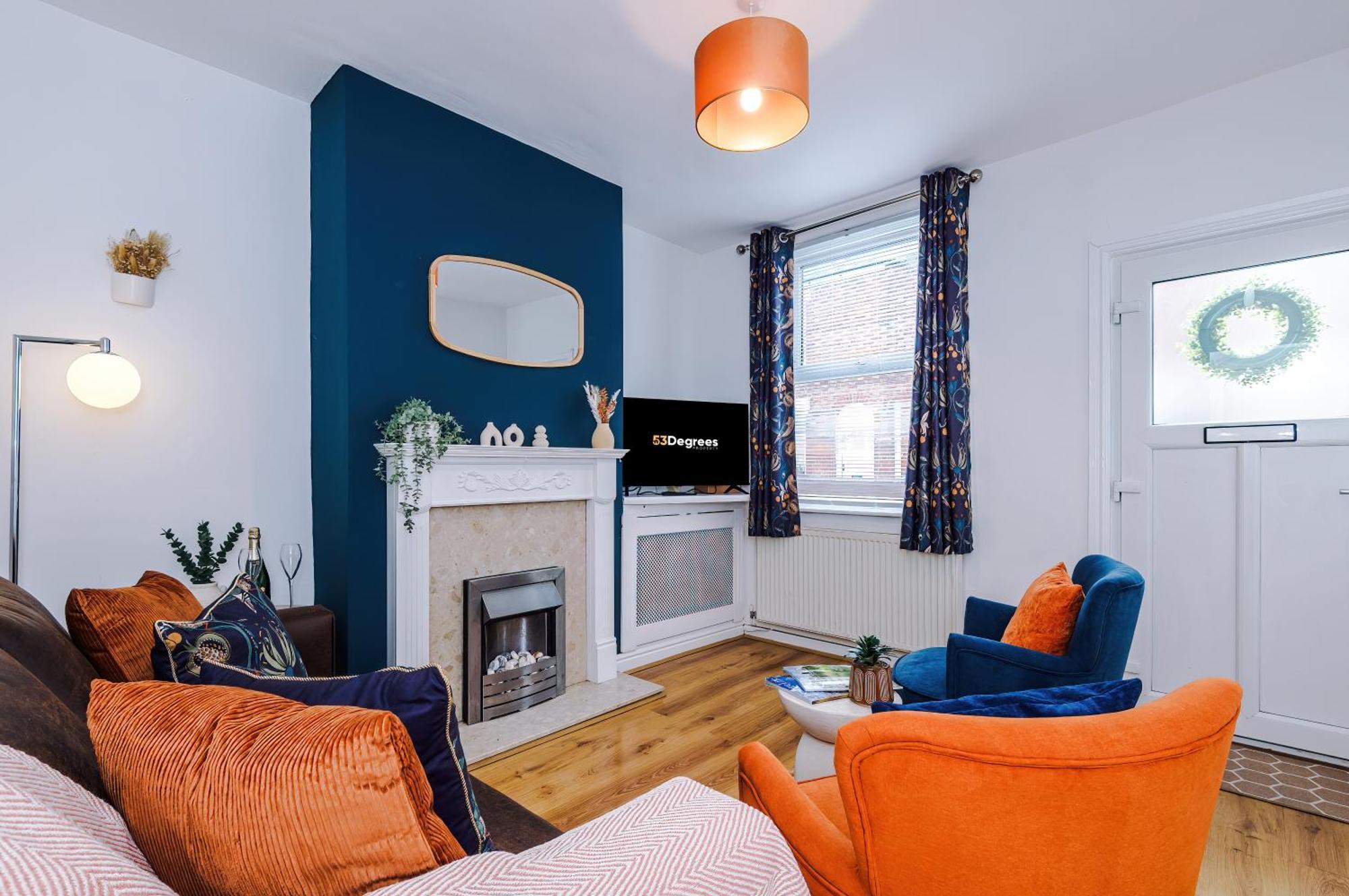 New! Spacious 2-Bed Home In Chester City-Centre By 53 Degrees Property, Ideal For Couples & Small Groups, Great Location - Sleeps 5 מראה חיצוני תמונה