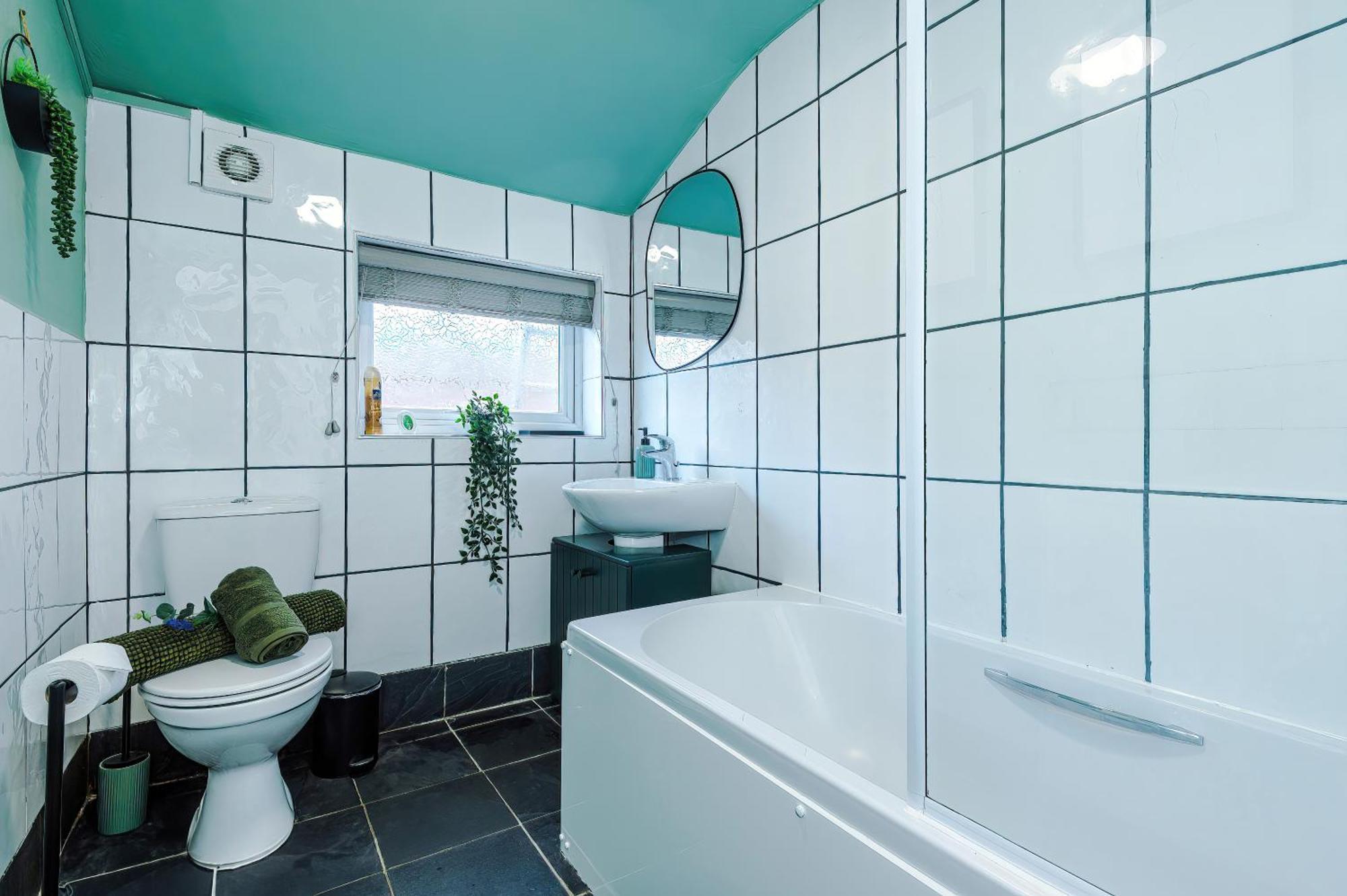 New! Spacious 2-Bed Home In Chester City-Centre By 53 Degrees Property, Ideal For Couples & Small Groups, Great Location - Sleeps 5 מראה חיצוני תמונה