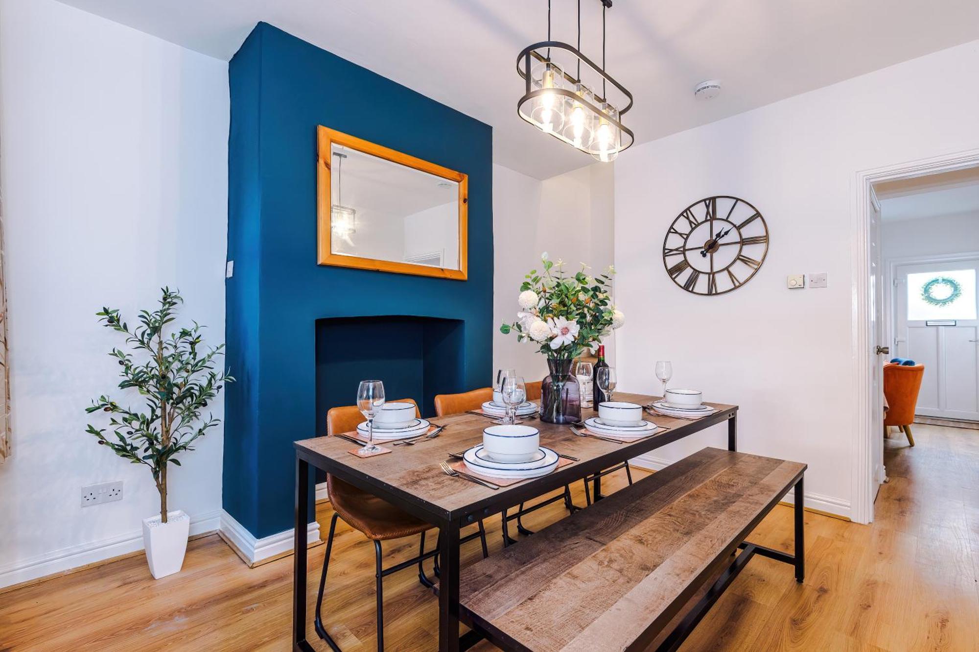 New! Spacious 2-Bed Home In Chester City-Centre By 53 Degrees Property, Ideal For Couples & Small Groups, Great Location - Sleeps 5 מראה חיצוני תמונה