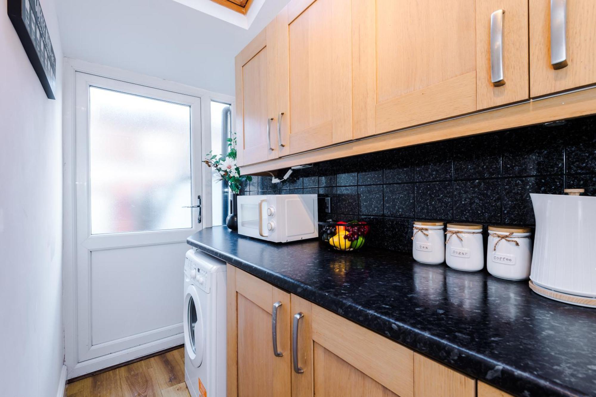 New! Spacious 2-Bed Home In Chester City-Centre By 53 Degrees Property, Ideal For Couples & Small Groups, Great Location - Sleeps 5 מראה חיצוני תמונה